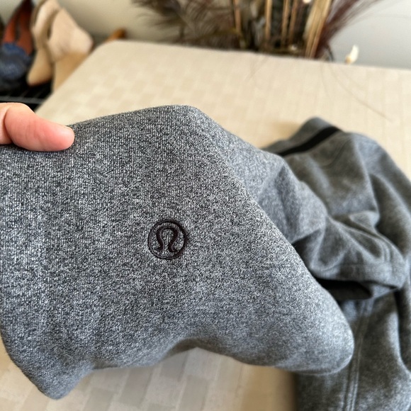 Lululemon Heathered Grey Fleece Interior Sweatpants - Picture 5 of 13
